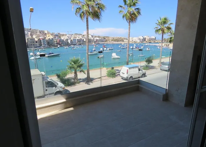 Aquamarine Sea Front - First Floor Apartamento