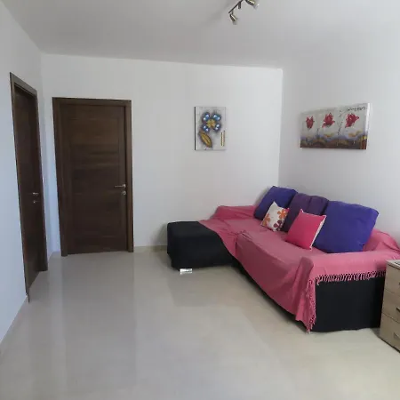 Aquamarine Sea Front - First Floor Apartamento